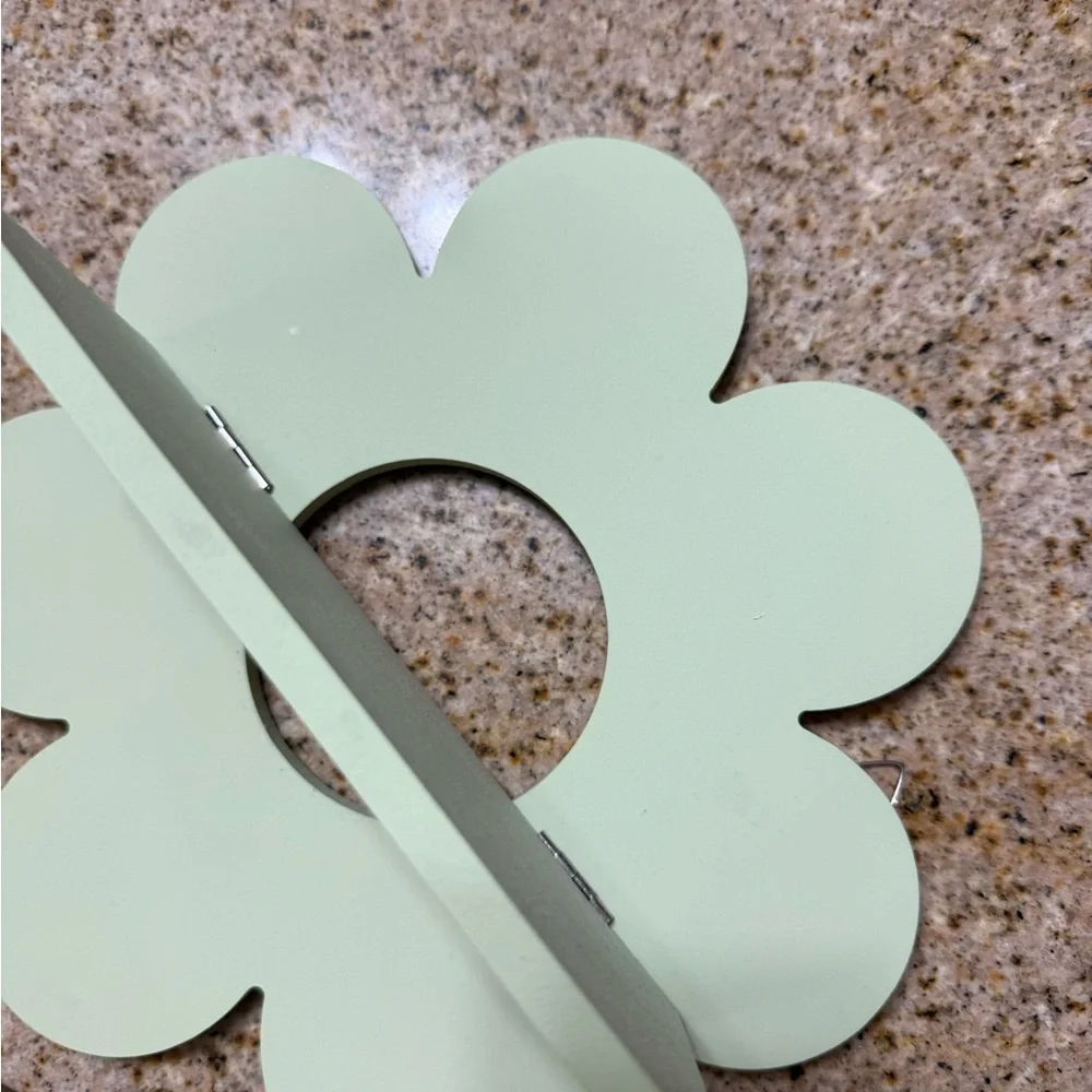Green Flower-Shaped Wall Decor